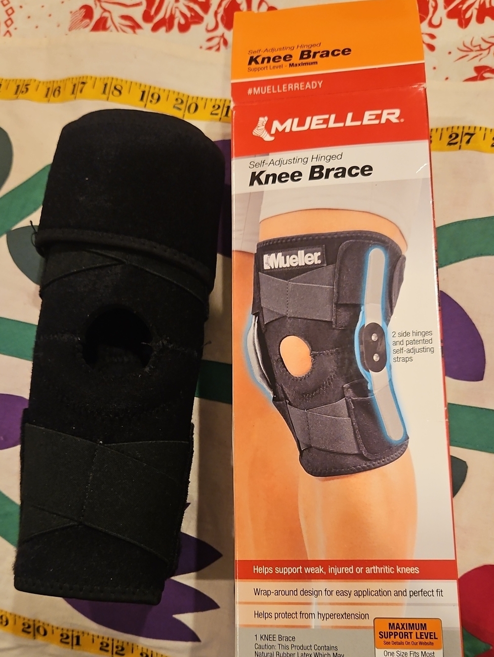 Mueller Black Self-Adjusting Hinged Knee Brace Size S/M